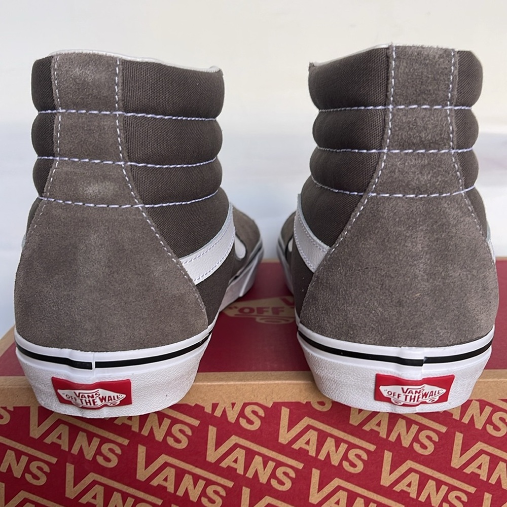Vans Men’s Sk8-Hi
Color Theory Bungee Cord
VN000CMX9JC US
Sneakers - Picture 13 of 16